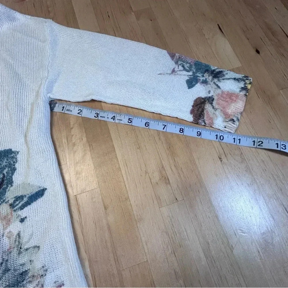 J.Jill White Sweater with Floral Pattern on Front and Back Size SP - Picture 10 of 10
